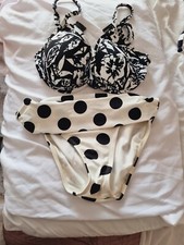 WOMENS RESORT  & M&S  BIKINI SET TOP 32 C/D   & 8    BOTTOMS NEW   