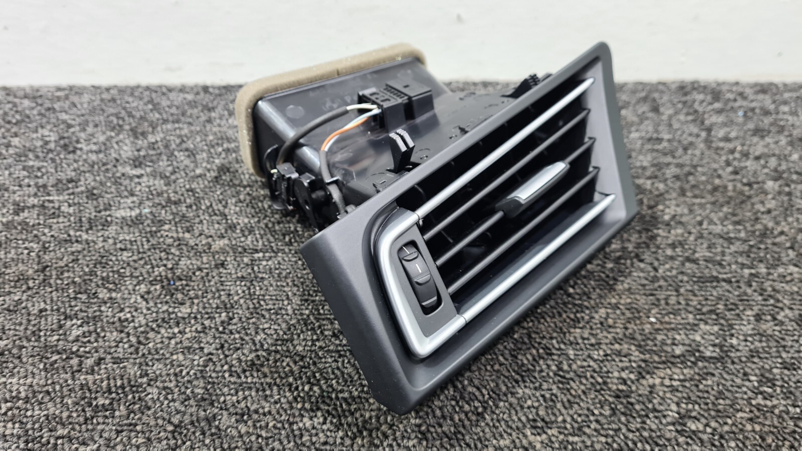 BMW 7 SERIES F01 F02 DASHBOARD AIR VENT GRILL LEFT PASSENGER SIDE 9115861