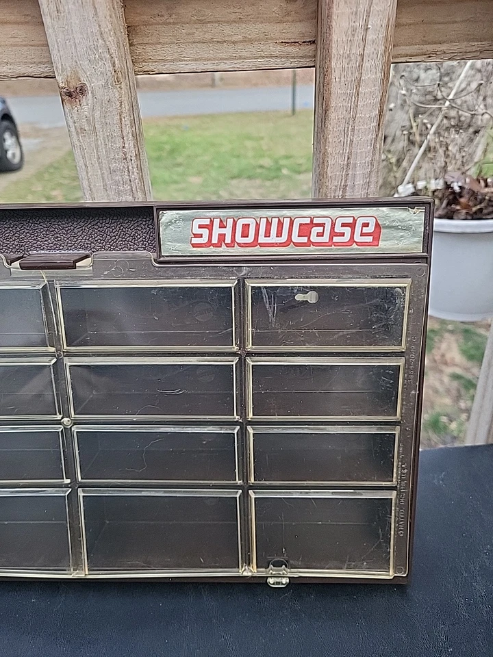 Vintage 1981 Mattel Hot Wheels Wall Mount (16 Car Slots) Showcase Display Case - Image 3 of 4