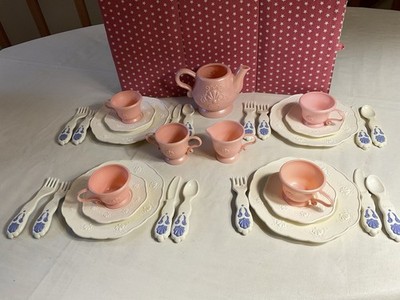 VTG LITTLE TIKES VICTORIAN ELEGANT SEA SHELL DISHES, SILVERWARE & TEA SET, USA