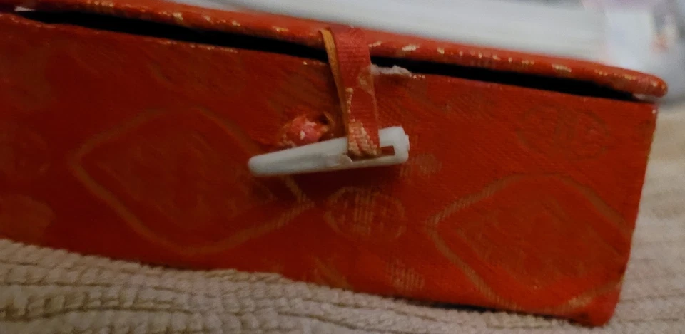 china Glass Inside painting Feng Shui animal fish snuff bottle statue with box - Image 4 of 4