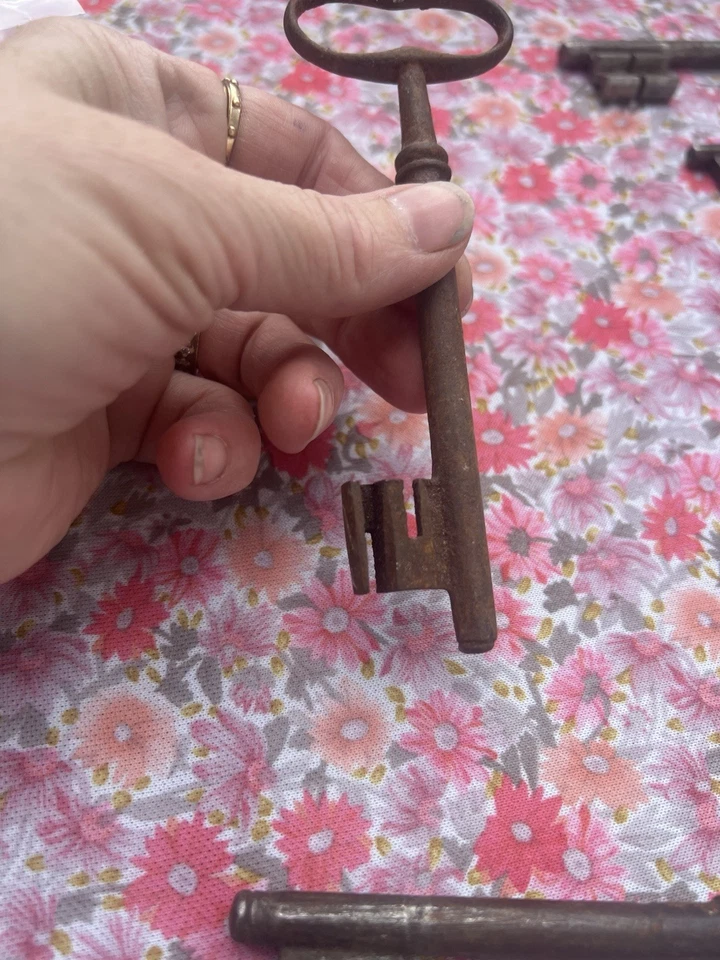 Skeleton Key French Large Steel Chateau Keys 5½” Pair 1800s Heavy Door Antique 2 - Image 4 of 4