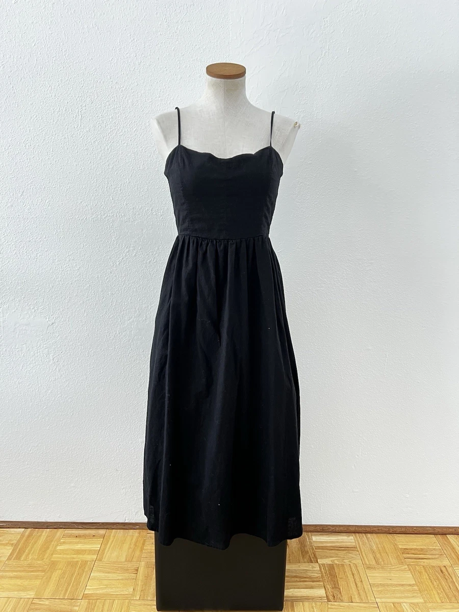 green emerald velvet dress H & M Black Velvet Cocktail Dress With Sequins