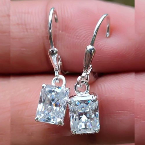 Aretes solitarios de diamantes blancos de corte radiante de 3,10 quilates en plata de ley 925 - Imagen 2 de 4