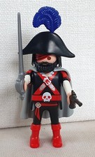 PLAYMOBIL PIRATE AVEC EPEE  PISTOLET ET PLUME BLEUE AVEC FOULARD SUR OEIL BORGNE