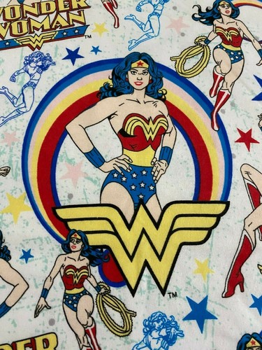 Wonder Woman Flannel quilt fabric - FAT QUARTER - Picture 2 of 3