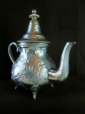 THEIERE ORIENTALE Orient Afrique Nord métal gravé Thé Tea Teapot Kettle Kanne - Photo 1/3