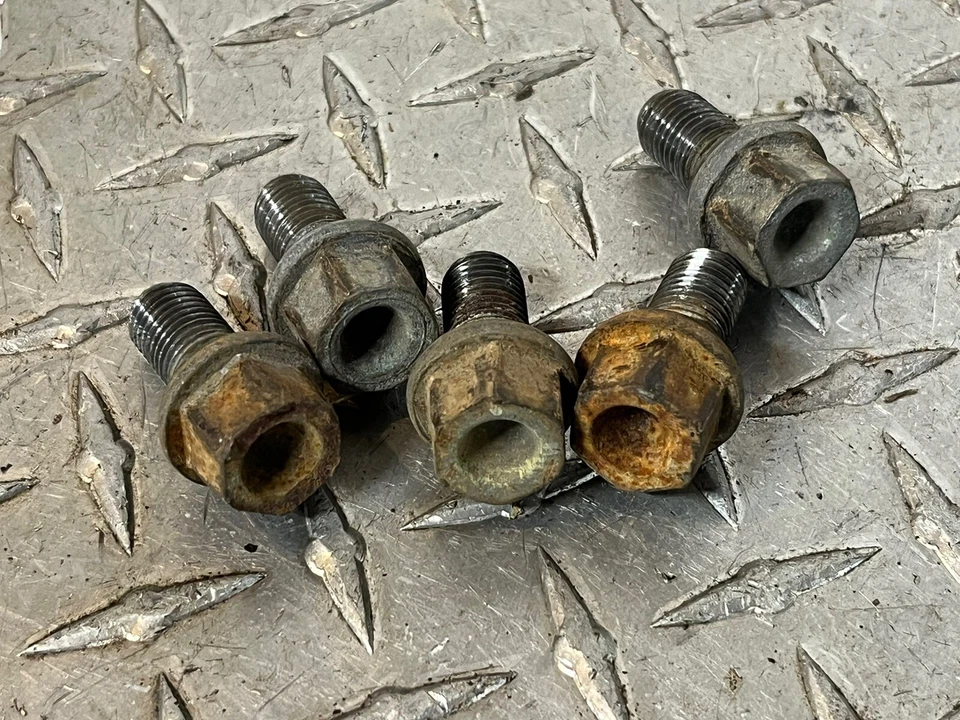 1974 梅赛德斯奔驰 W114 W115 220D 240D 车轮 Tim Lug 螺栓螺栓套装 5 件原装 — 第 4/4 张图片