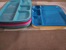 Lot Of 12 Packer Ware compartmentalized Colorful Plastic serving plates T8#53