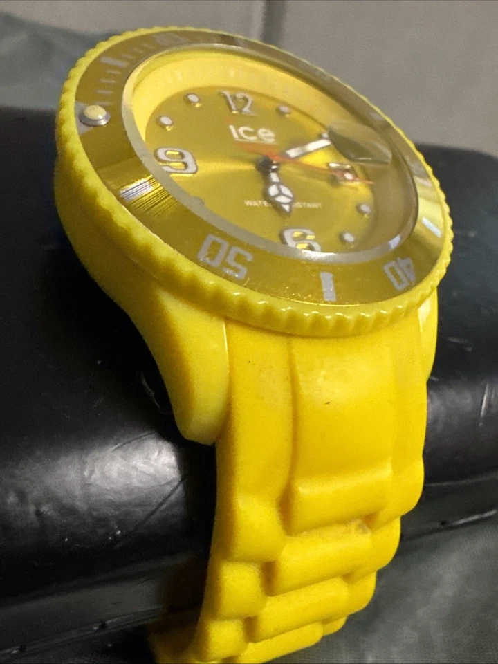 Reloj de pulsera de cuarzo amarillo Ice Watch correa de goma acero inoxidable resistente al agua Foto 4 de 4