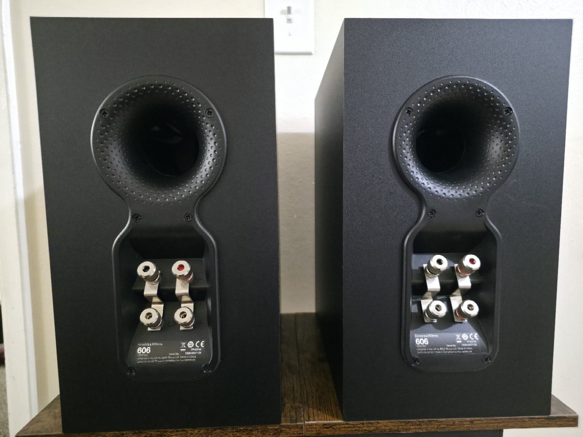 Bowers & Wilkins 606 Bookshelf Speakers (Matte Black) Mint