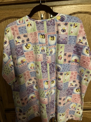 Ladies Pink Medical Scrub With Whimsical Bees And Snails Sz 3X By H. Q Scrub - Picture 10 of 11