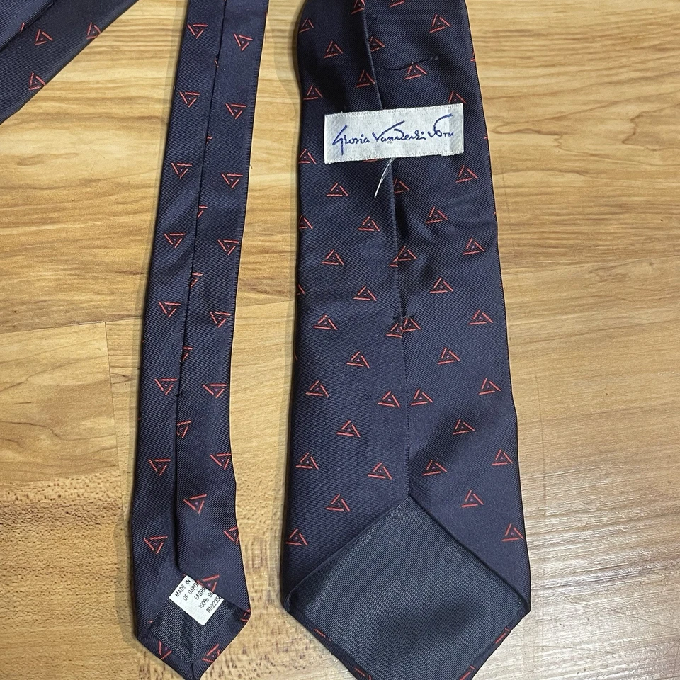 Gloria Vanderbilt Men’s Tie Necktie Navy Logo Geometric Silk Career RARE VINTAGE - Image 2 of 2