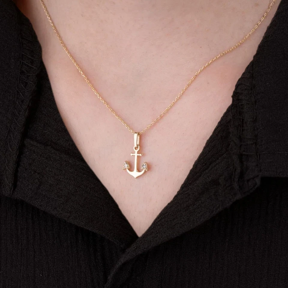 Colgante de ancla de moissanita de corte redondo de 0,020 quilates para hombre en plata de ley 925 y chapado Foto 4 de 4