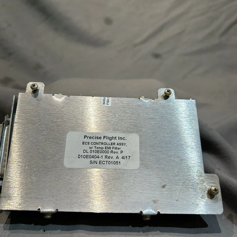 Conjunto de controlador ECS de vuelo preciso, parte # 010E0404-1 (Cirrus SR22T) Foto 4 de 4