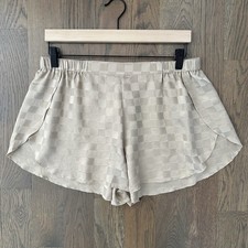 NWOT Lunya Washable 100 Silk Checkered Jacquard Silk Shorts in Golden Tan Large