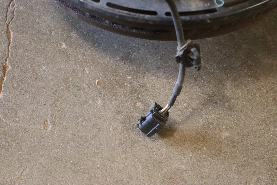 2013-2016 SCION FRS FRONT LEFT DRIVER SIDE SPINDLE KNUCKLE WHEEL HUB OEM - Image 3 of 4