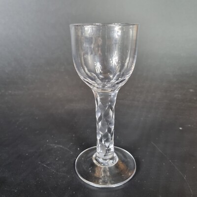 Antikes Wein-/Cordialglas aus dem 18. Jahrhundert mit facettengeschliffenem Stiel 13 cm hoch