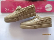 BARBIE DOLL / PAIR OF SHOES: BOOTS, PUMPS ....... (2890)