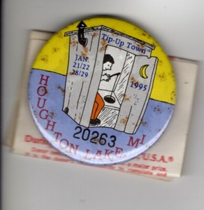 1995 TIP UP TOWN BADGE PIN PINBACK-MICHIGAN DNR DEER FISHING PATCH