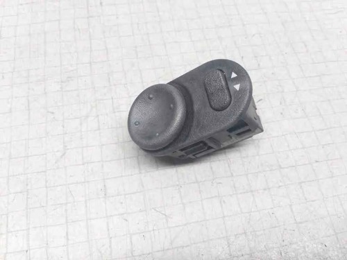 OPEL CORSA C F08, F68 Spiegeleinstellschalter 09226861 1.20 Petrol 32503360