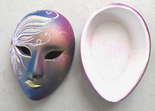 Boîte à bijoux en plâtre décor peint à la main masque vénitien 13 x 9 cm environ
