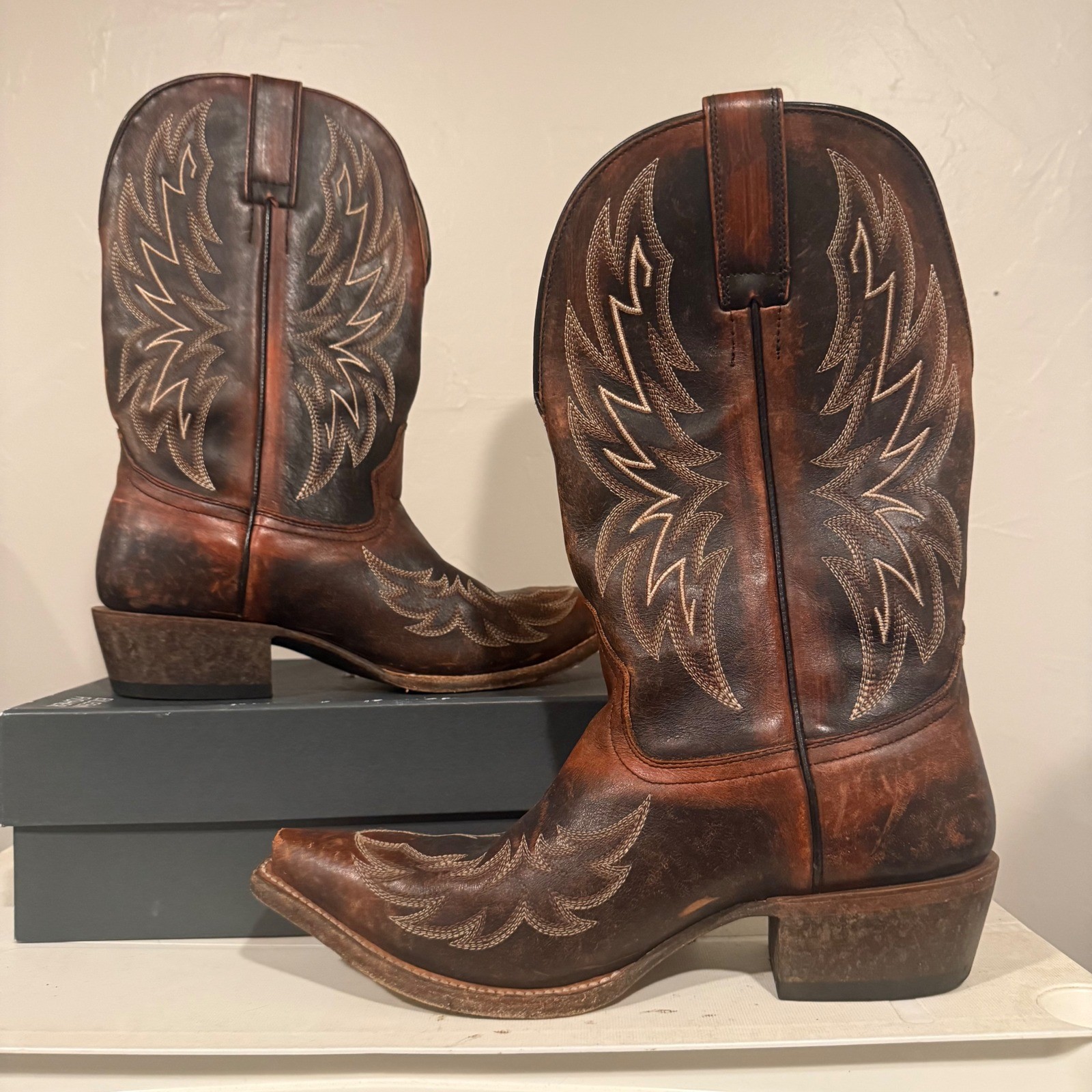 Brad Paisley Cowboy Boots Mens 8.5 D Brown Distress Leather Snip Toe Western