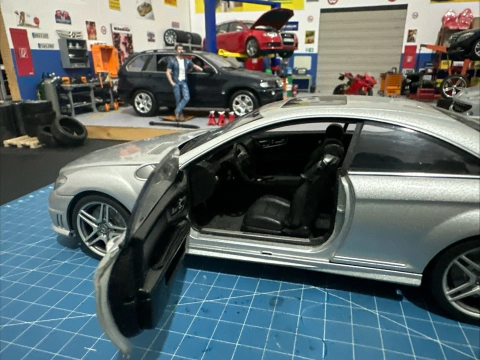 1:18 Autoart Millennium Mercedes-Benz CL63 AMG C216 - Immagine 3 di 4