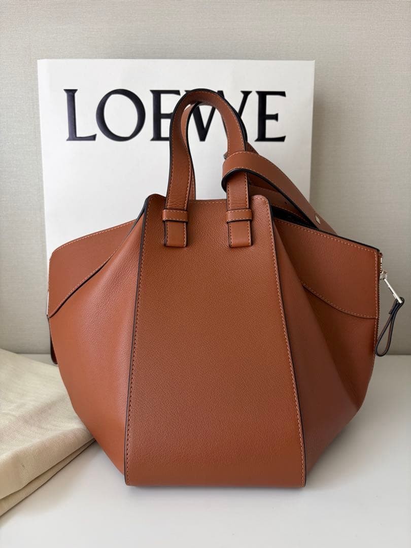 [Extremely Good Condition] LOEWE Hammock Small Tan - image 4