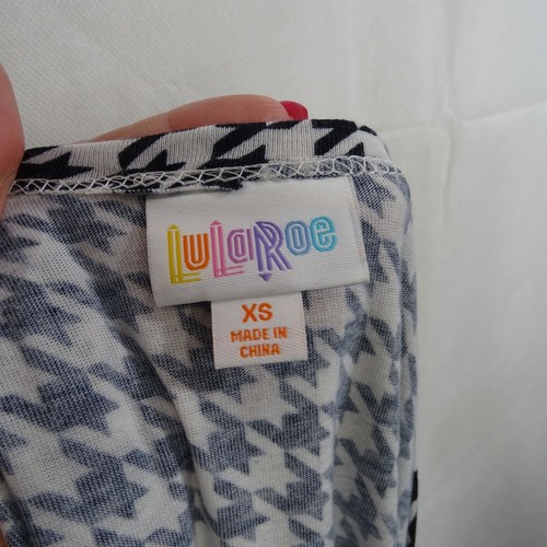 LuLaRoe Joy Houndstooth Knit Duster Vest Women Size XS Black White Sleeveless - Picture 6 of 9
