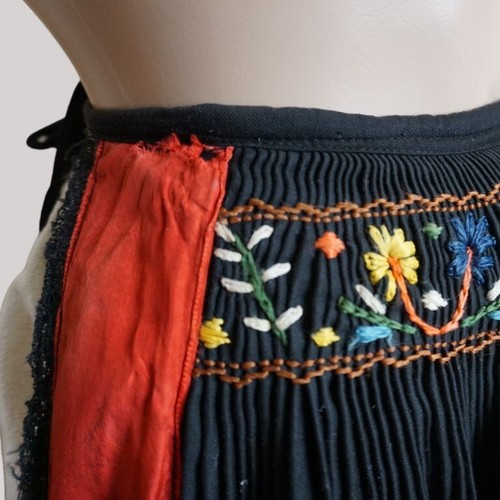 Delantal popular plisado rumano vintage hecho a mano de Transilvania Salaj - Imagen 12 de 15