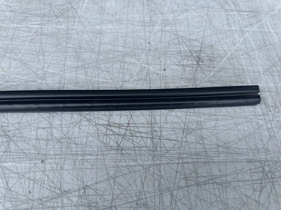 1985 AUDI 4000 porta traseira janela interior cinto moldura faixa meteorológica lado esquerdo OEM - Imagem 2 de 4