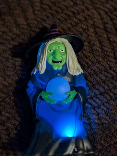 Halloween Motion Detection Witch with Laughing Sound & Lights LED Flashing - Picture 9 of 17