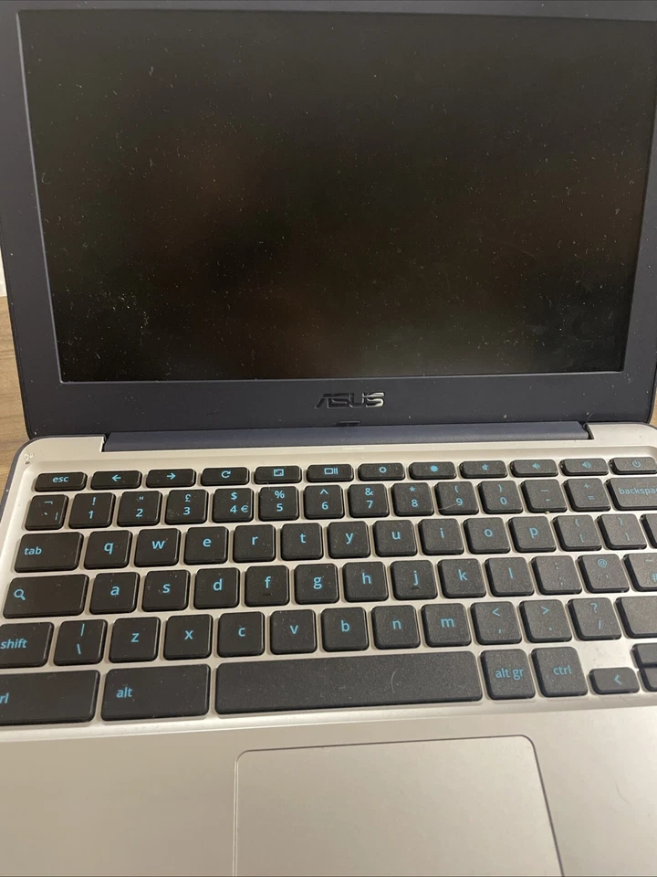 Asus Chromebook C202S 11.6" 16GB 4GB Ram PC White/blue. * Faulty* W24-cd03 - Image 3 of 4