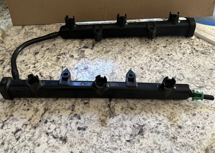 2011-2016 Dodge Grand Caravan 3.6L Fuel Rail OEM - Image 4 of 4