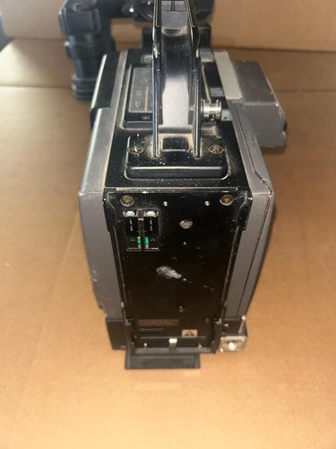 JVC GY-X1TC 3-CCD Camera With S-VHS-C Recorder - Picture 11 of 13
