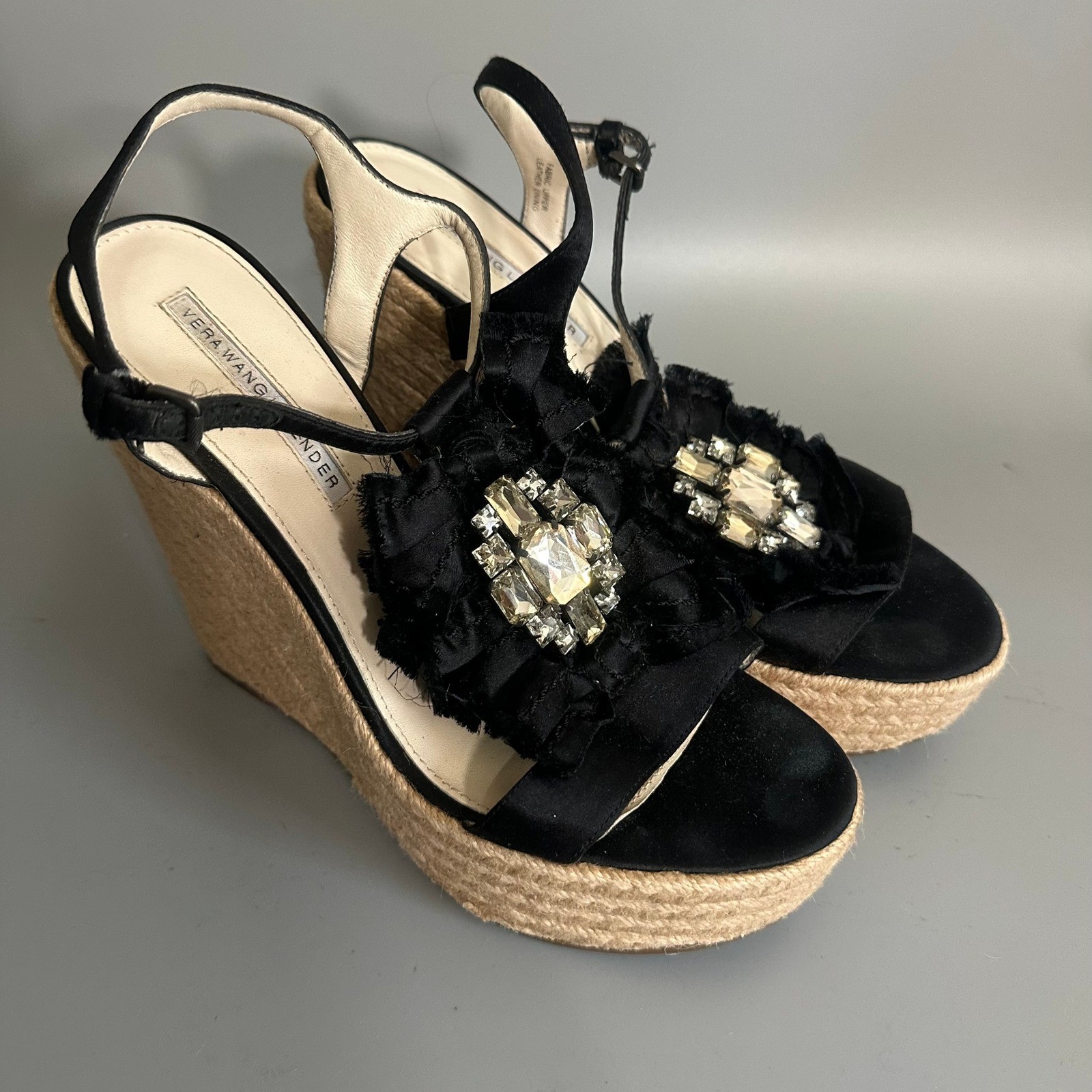 Sandalias de cuña Vera Wang alpargata negra lavanda con volantes de cristal talla 7M