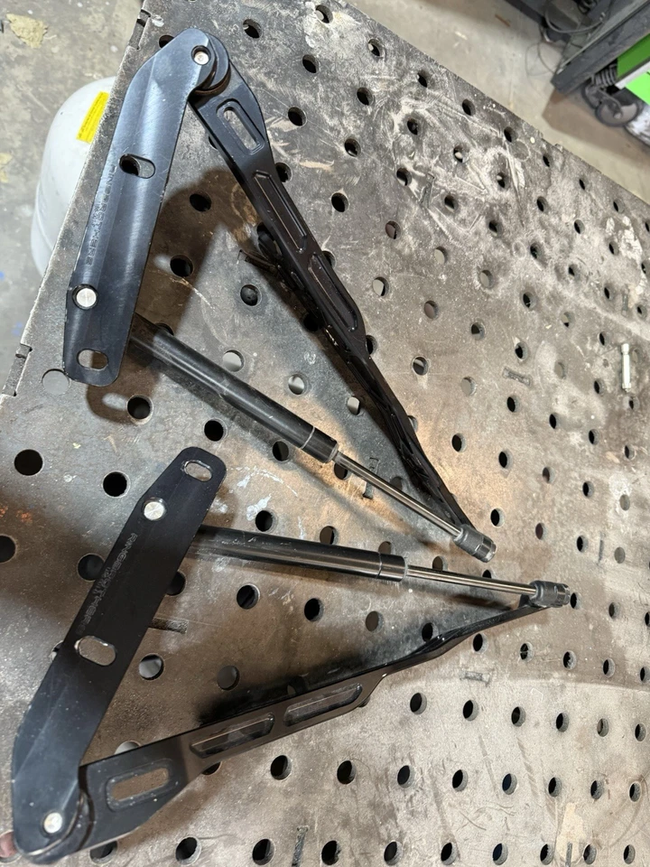 Bisagras de capó Malibu Billet 1979 y cuerpo G Foto 4 de 4