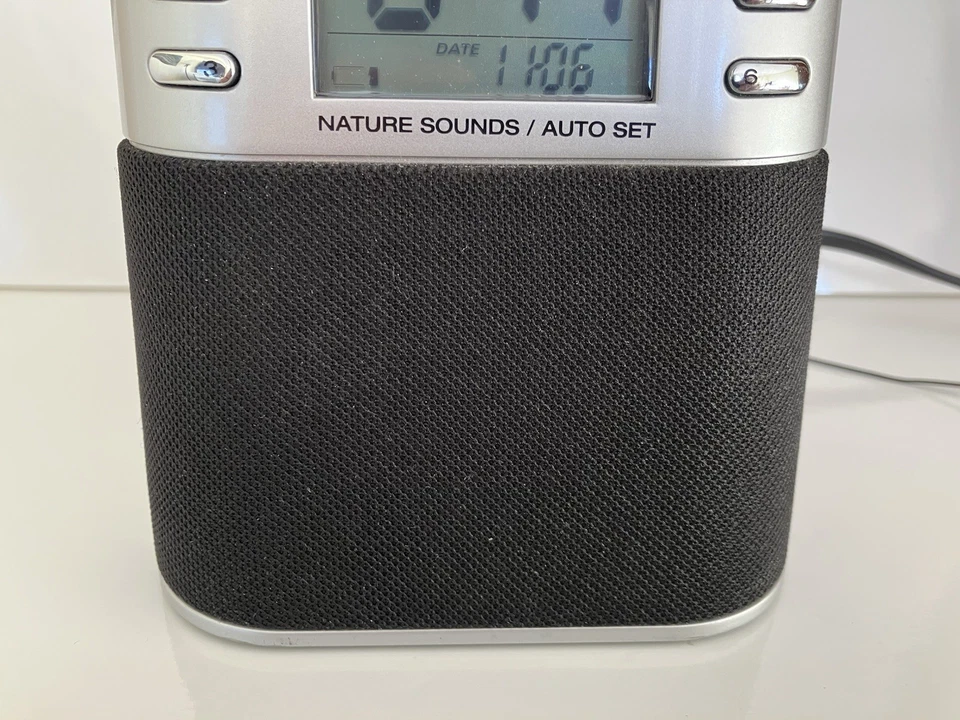 Radio reloj sintonización preestablecida Timex T307S con entrada de línea MP3 y sonidos naturales Foto 3 de 4