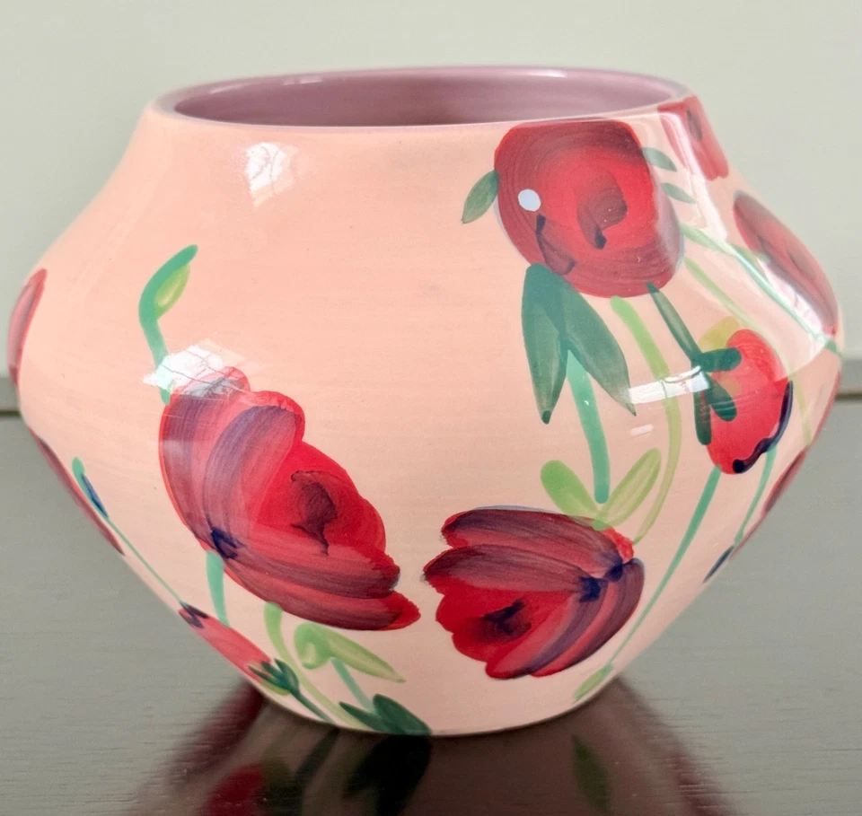 Vaso de grés Anthropologie Lizzie rosa vermelho floral pintado à mão cerâmica 4,5” - Imagem 2 de 4