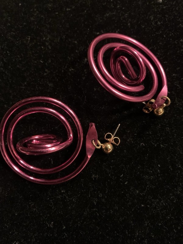 Avon Pierced Earrings Spiral Hot Pink Drop Aluminum Retro Costume