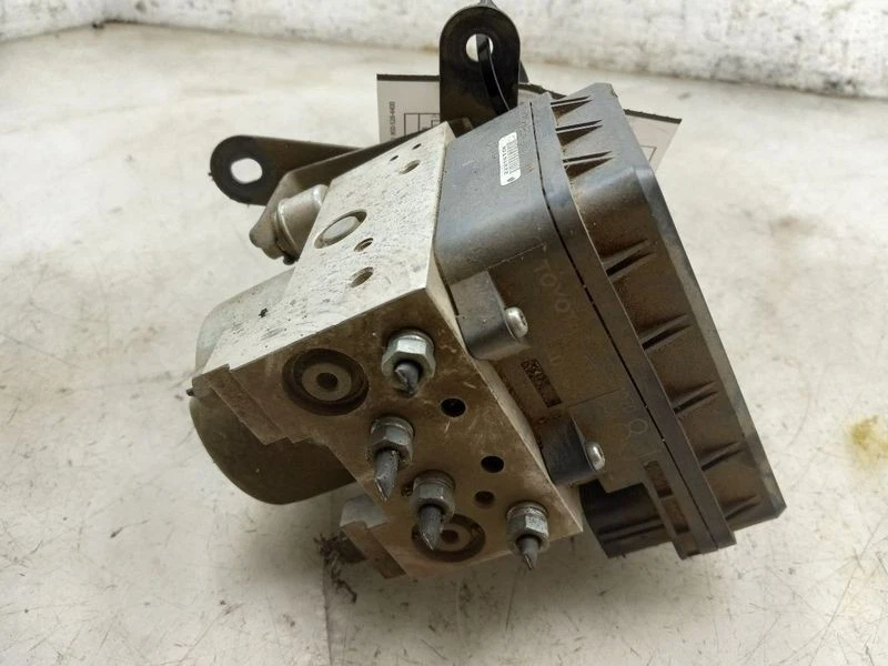 2005–2008 Toyota Tacoma 4x4 ABS Brake Pump OEM | Anti-Lock Control Module Foto 2 de 4