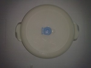 Mikrowellenteller mit Deckel und Entlüftung  3-fach Teilung Durchmesser 23cm.