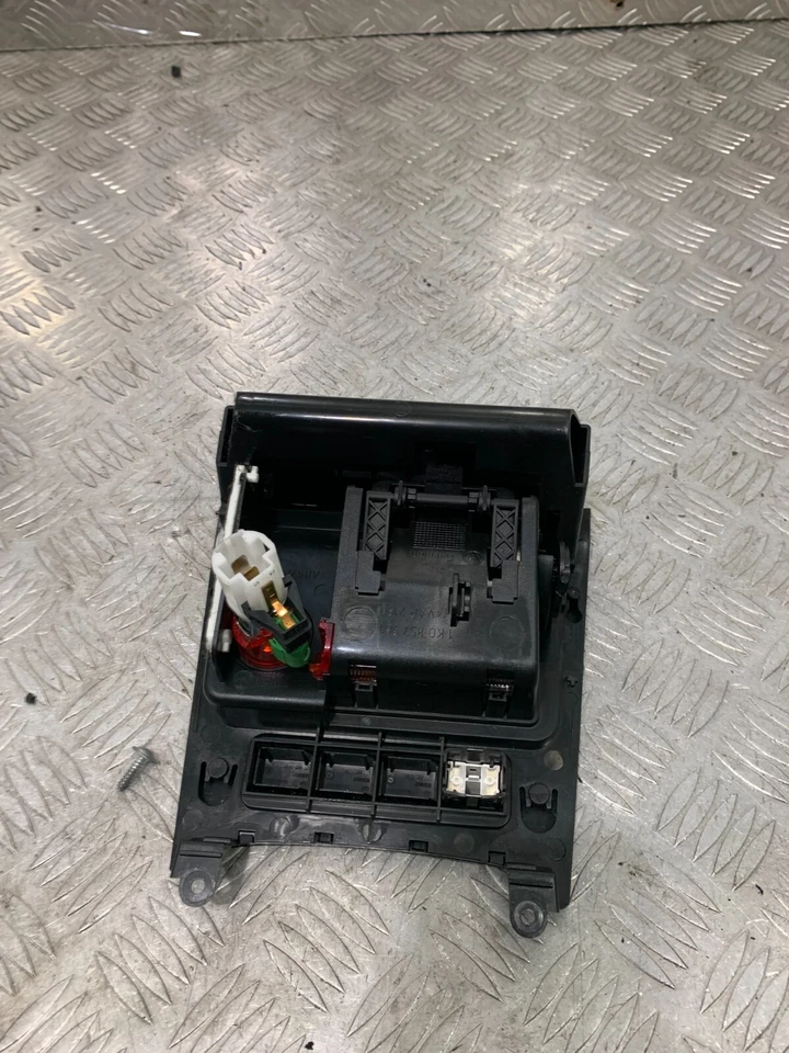 2004 VOLKSWAGEN ГОЛЬФ ОТСЕК ДЛЯ ХРАНЕНИЯ #2 - Изображение 2 из 4