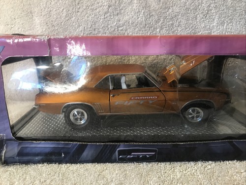 1:24 M2 MACHINES 1969 ORAGE CHEVROLET CAMARO Z28 S15 Fifty Ed. VHTF! DAMAGED BOX - Picture 5 of 10