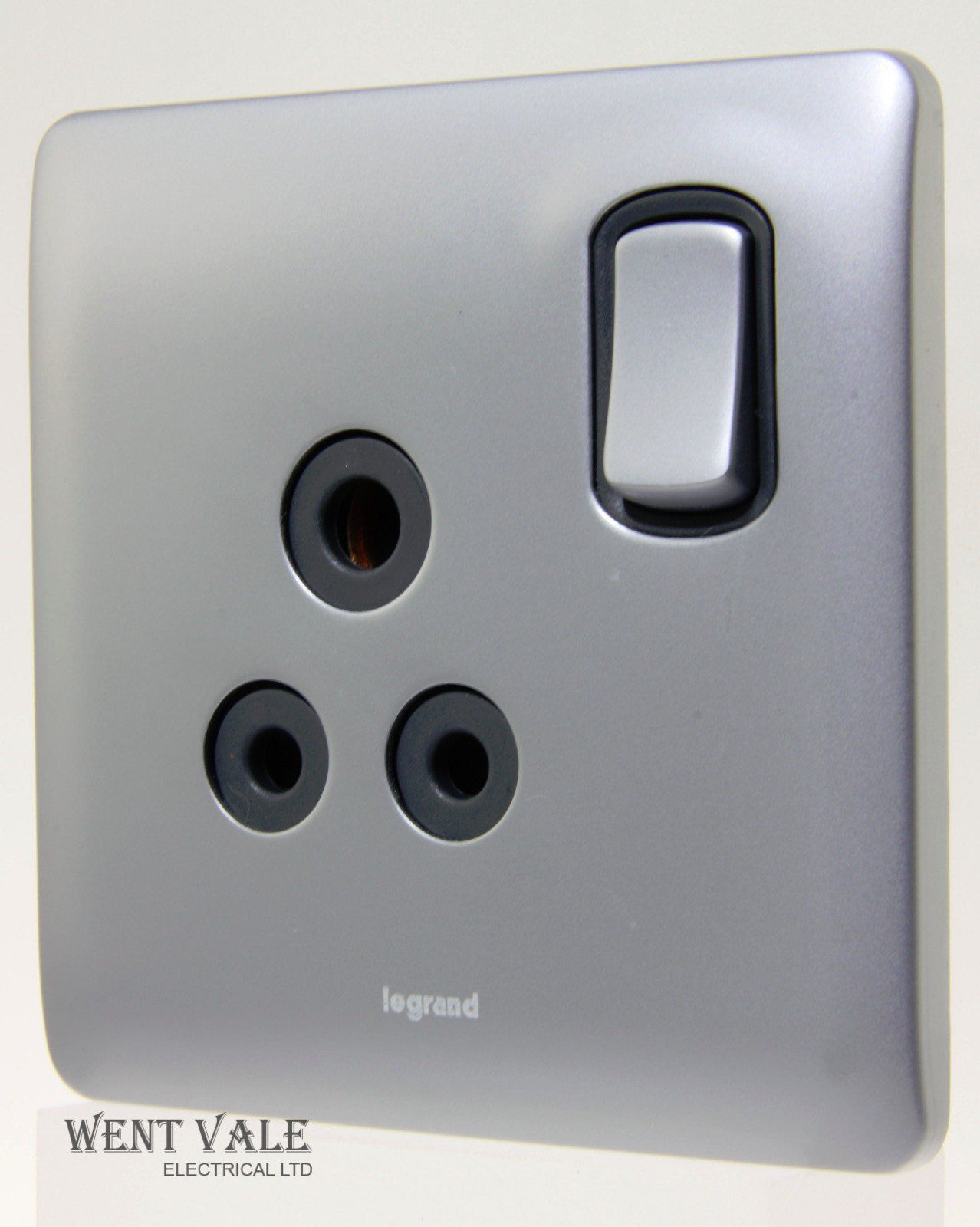 Legrand Synergy Modern Silver - 7310 69 - 5a Switched Round Pin Socket Unused