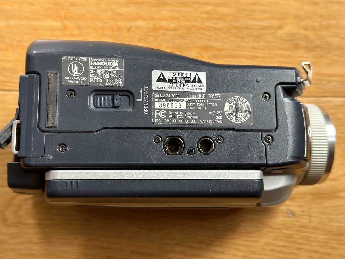 Sony DCR-TRV27 MiniDV Handycam (For Parts/Repairs) Blue Screen