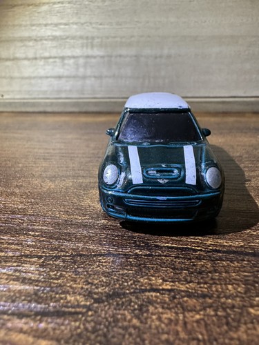 Maisto Bmw Mini Cooper S Green 1:64 And Maisto Leadfoot Green Hot Rod 1:64 - Picture 11 of 18