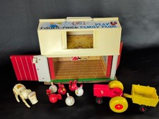1968-85 Vintage Fisher-Price PLAY FAMILY FARM 915 w/ANIMALS  ACCESSORIES