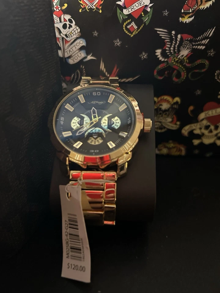 Relógio masculino Ed Hardy aço inoxidável tom dourado mostrador preto NOVO EM FOLHA mostrador quádruplo - Imagem 3 de 4